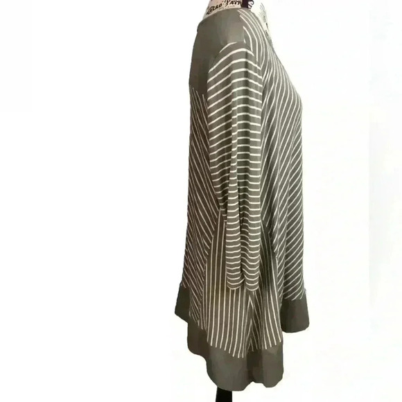 Chicos Women’s 3 (XL) long green and white stripe blouse long asymmetrical hem - Picture 2 of 5